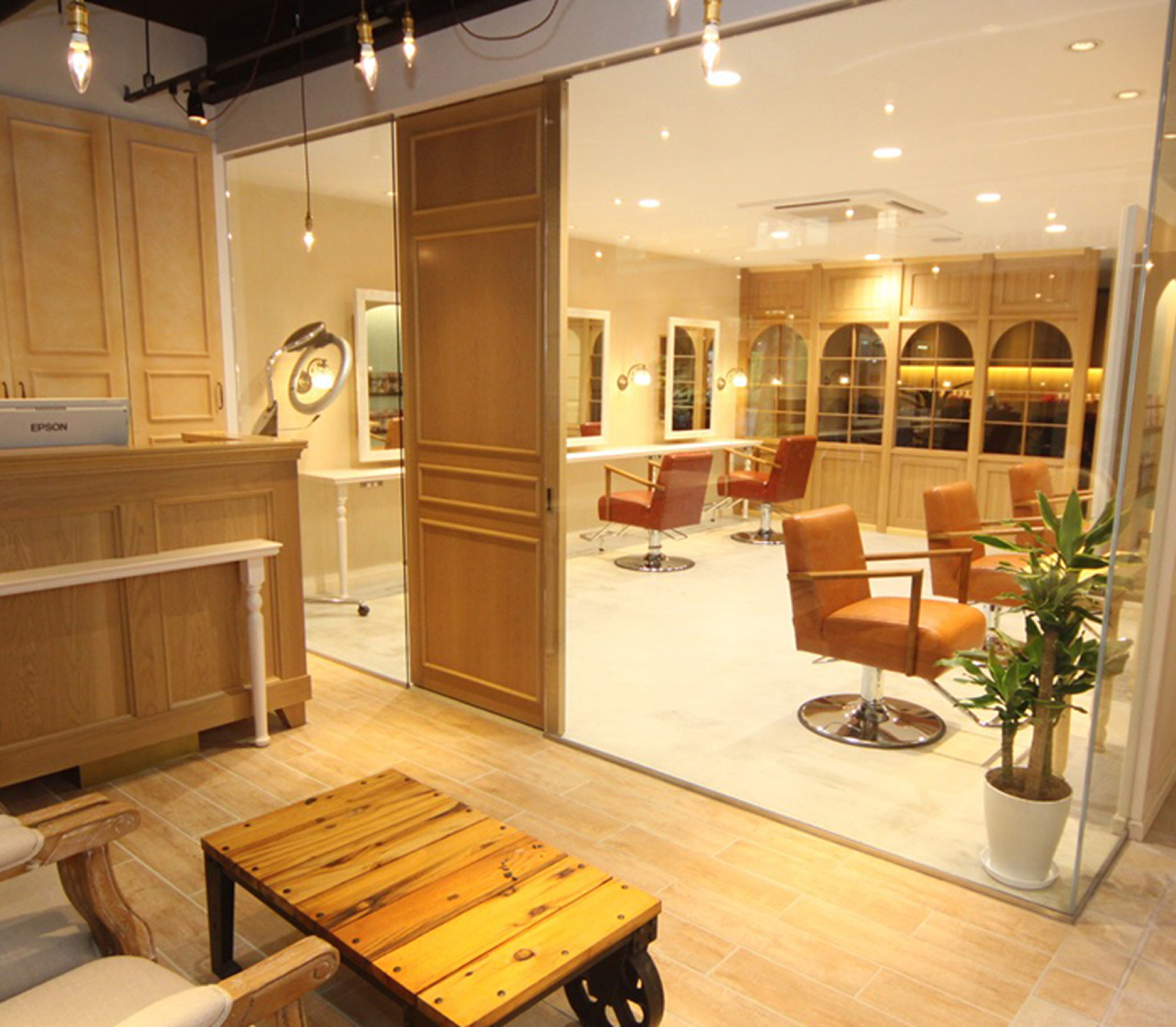 武蔵新城店の店内写真